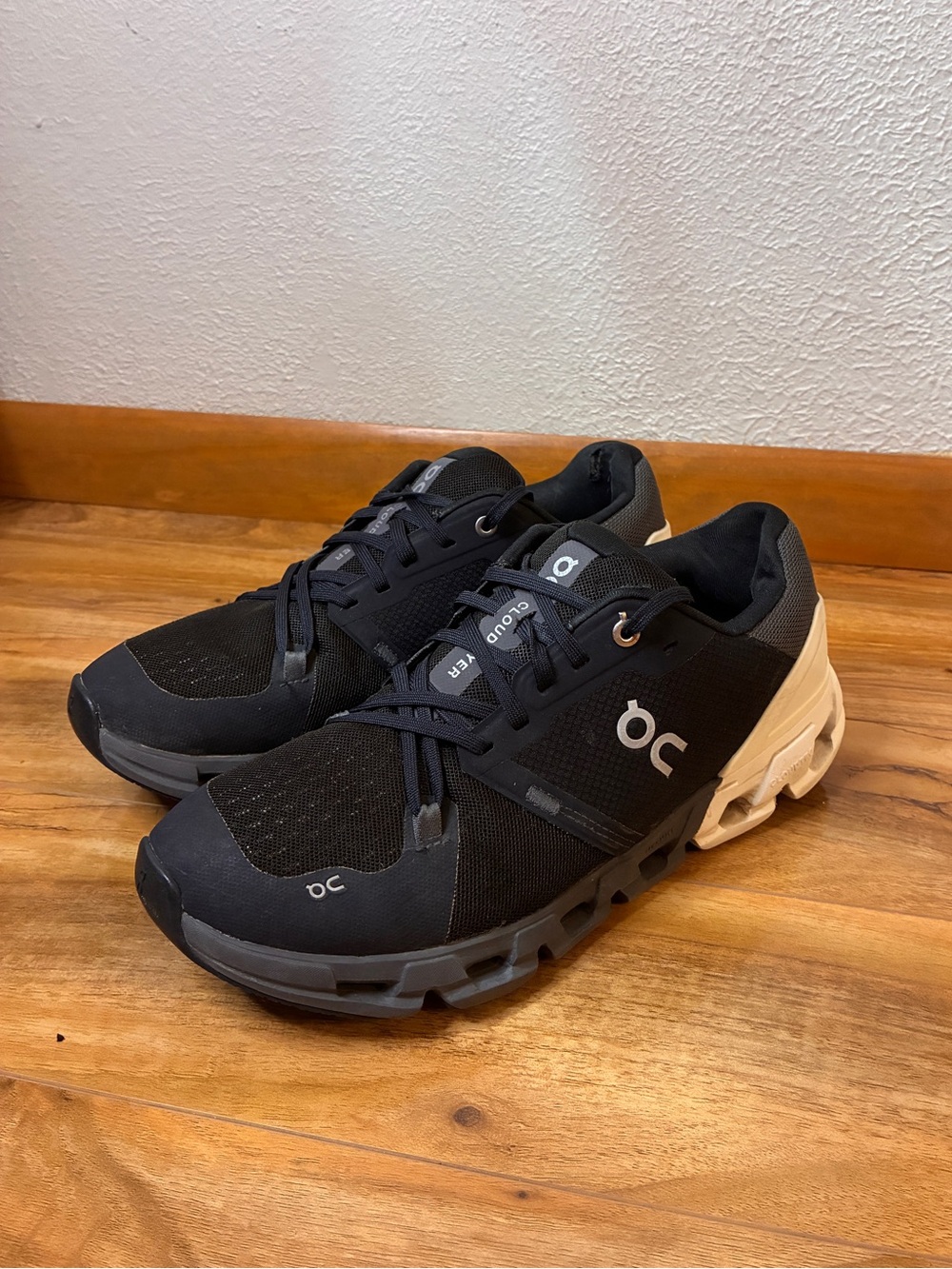 On Cloud Women’s Cloudflyer Athletic Running Shoe Sneakers, black/white- size 10